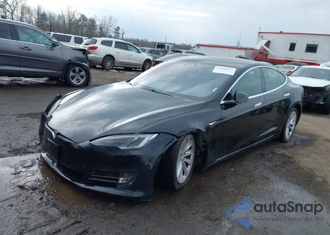 2018 Tesla Model S 100D/75D/P100D z USA, uszkodzony, nr VIN 5YJSA1E2XJF295102